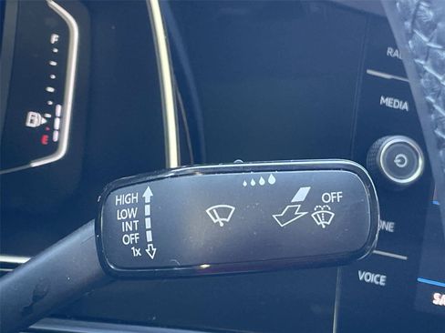 Used 2019 Volkswagen Jetta SEL w/ Cold Weather Package FWD image 26