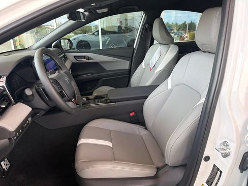 Used 2026 Toyota Camry SE FWD image 10