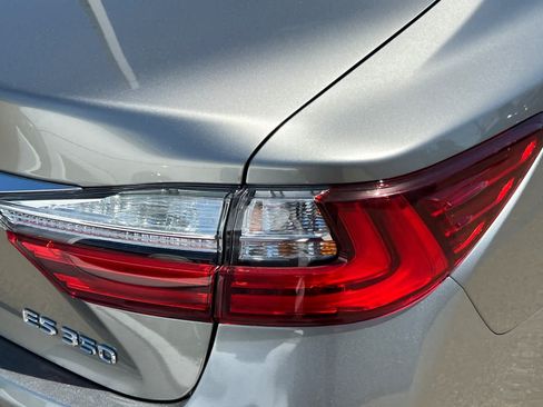 Used 2018 Lexus ES 350 w/ Luxury Package w/Wood Trim FWD image 18
