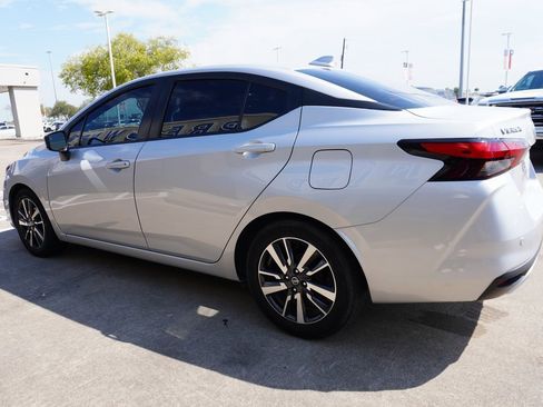 Used 2021 Nissan Versa SV image 4