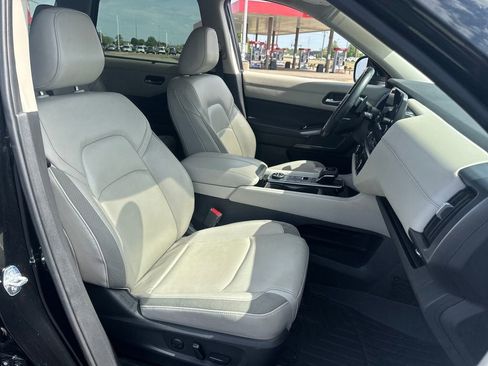 Used 2023 Nissan Pathfinder SL w/ Lighting Package (N92) AWD/4WD image 10