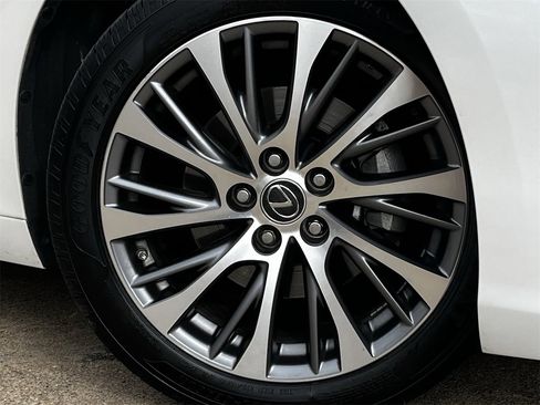 Used 2020 Lexus ES 300h w/ Premium Package image 29