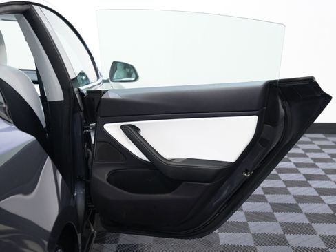 Used 2019 Tesla Model 3 Performance image 26