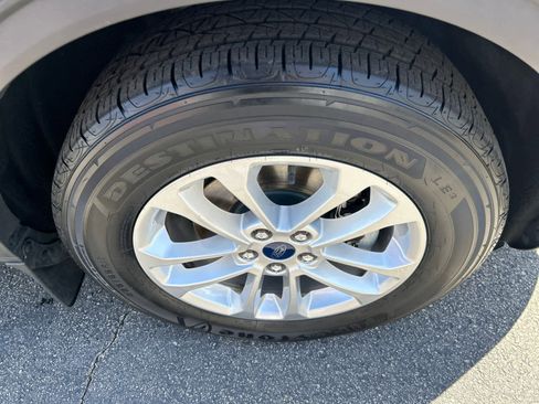 Used 2020 Ford Escape SE AWD/4WD image 9