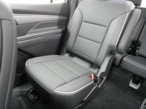 Used 2025 Buick Enclave Preferred image 12