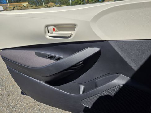 Used 2023 Toyota Corolla LE image 24