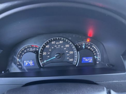 Used 2014 Toyota Camry L image 21