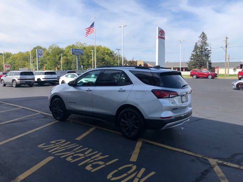 Used 2022 Chevrolet Equinox RS image 3