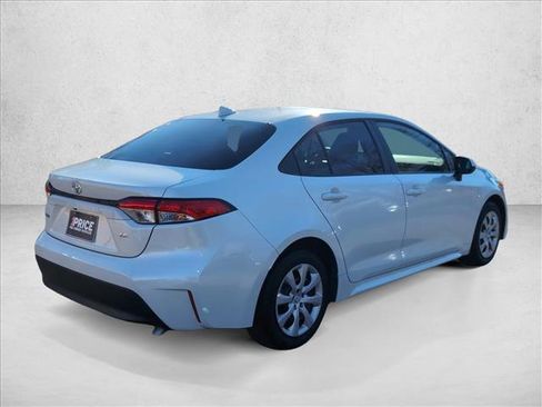 Used 2025 Toyota Corolla LE image 5