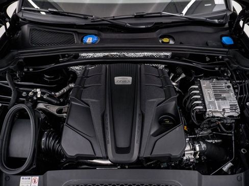 Certified 2024 Porsche Macan S AWD/4WD image 29