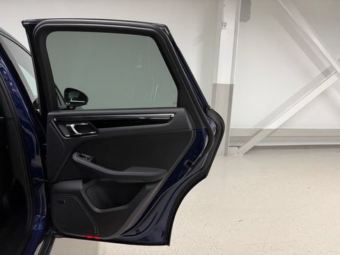 Certified 2026 Porsche Macan AWD/4WD image 38