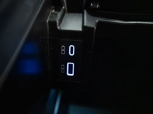 Used 2023 Toyota Sienna LE image 29