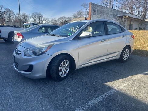 Used 2014 Hyundai Accent GLS image 1