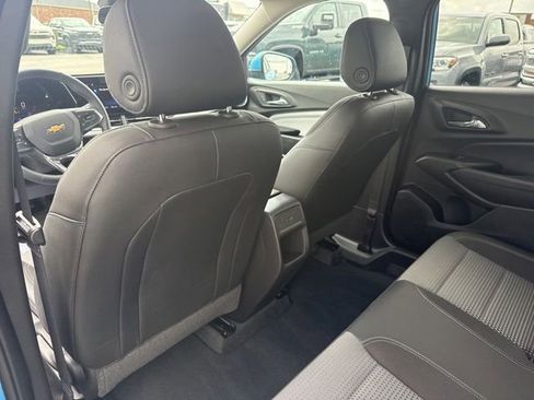 Used 2025 Chevrolet Trax LT w/ LT Convenience Package FWD image 27