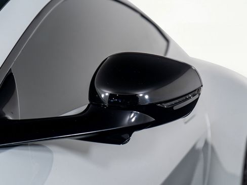 Used 2025 Aston Martin V8 Vantage Coupe image 23