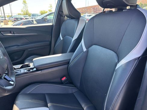 Used 2025 Toyota Camry SE FWD image 35