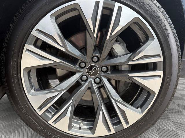 Certified 2025 Audi Q8 Premium w/ Black Optic Package AWD/4WD image 9