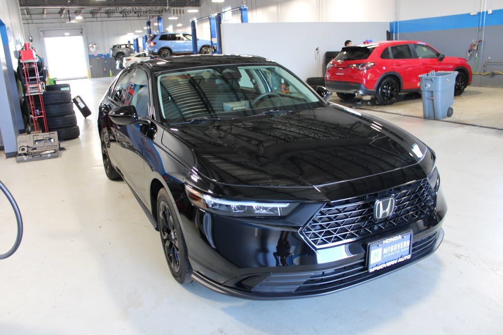 Used 2025 Honda Accord SE image 3