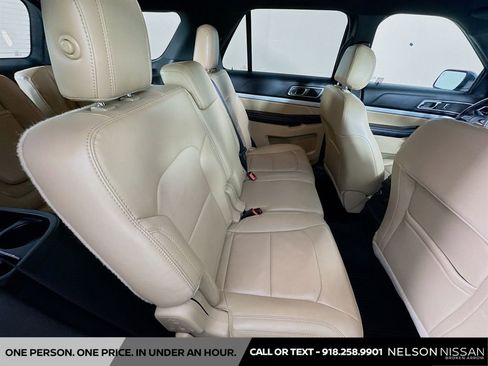 Used 2017 Ford Explorer XLT w/ Equipment Group 202A image 28