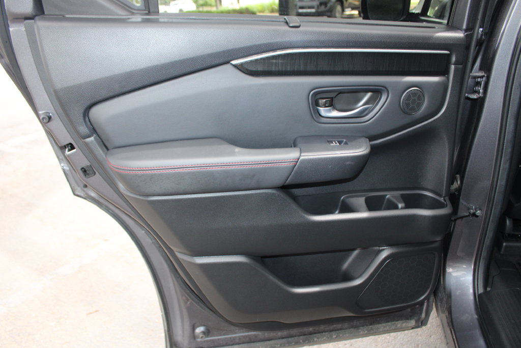 Used 2025 Honda Pilot Black Edition image 50