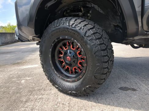 Used 2019 Toyota Tacoma TRD Off-Road AWD/4WD image 35
