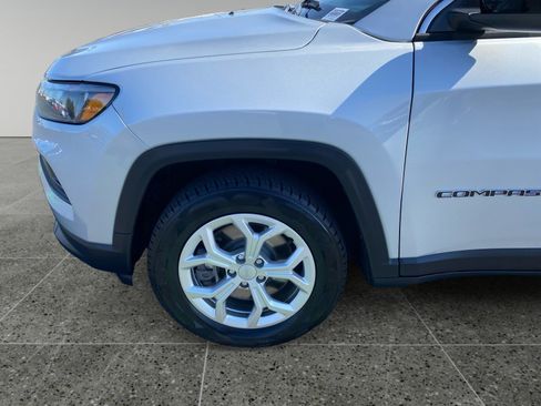 Used 2024 Jeep Compass Latitude AWD/4WD image 14