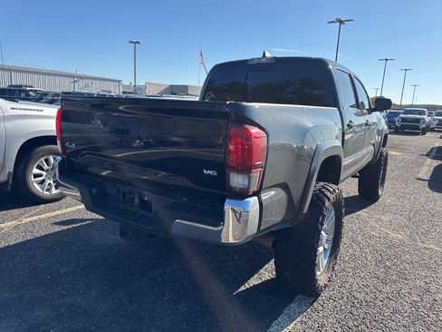 Used 2022 Toyota Tacoma SR image 7