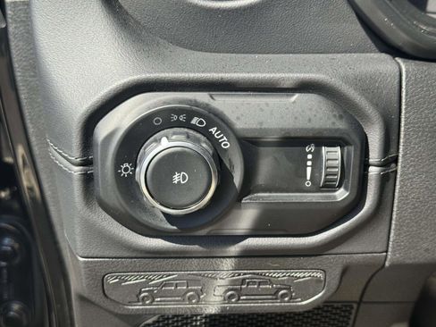 Certified 2024 Jeep Wrangler Unlimited Sahara AWD/4WD image 18