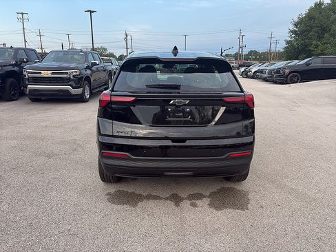 New 2027 Chevrolet Bolt LT w/ Comfort Package FWD image 4