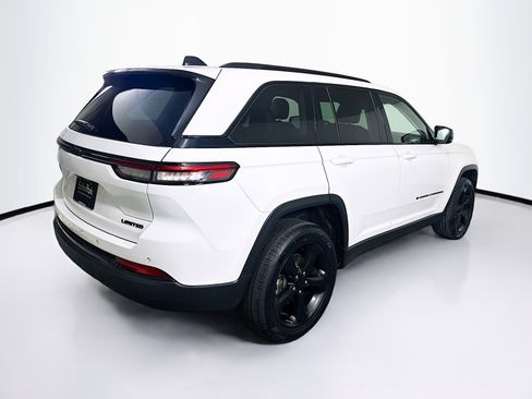 Used 2023 Jeep Grand Cherokee Limited w/ Black Appearance Package image 9