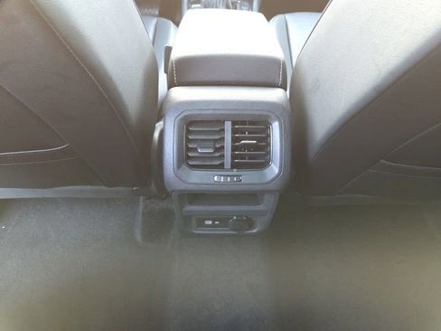 Used 2024 Volkswagen Tiguan SE w/ Panoramic Sunroof Package image 25