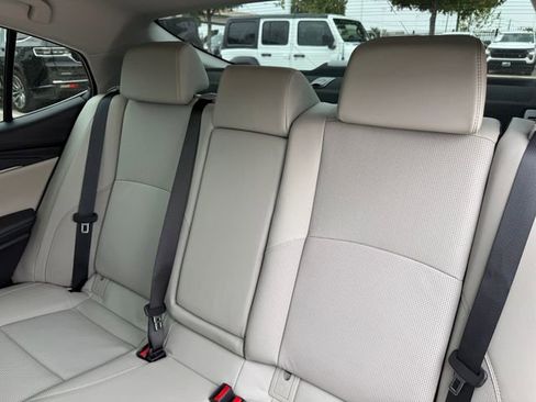Used 2025 Toyota Camry XLE FWD image 27