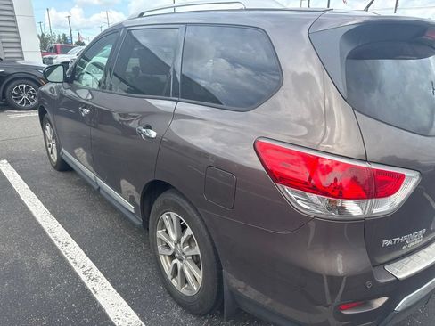 Used 2015 Nissan Pathfinder SL w/ SL Tech Package FWD image 9