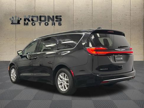 Used 2024 Chrysler Pacifica Touring-L FWD image 6