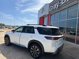 New 2026 Nissan Pathfinder Platinum video 2