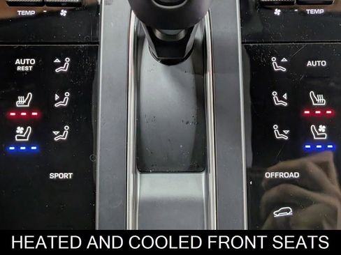 Used 2024 Porsche Macan w/ Premium Plus Package image 28