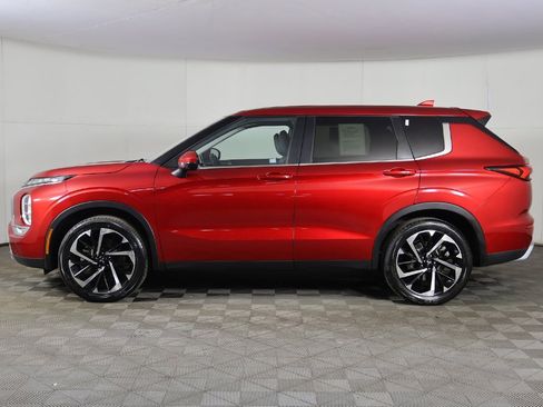 Used 2024 Mitsubishi Outlander SE image 18