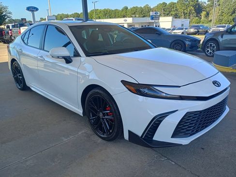 Used 2025 Toyota Camry SE w/ Convenience Package FWD image 7