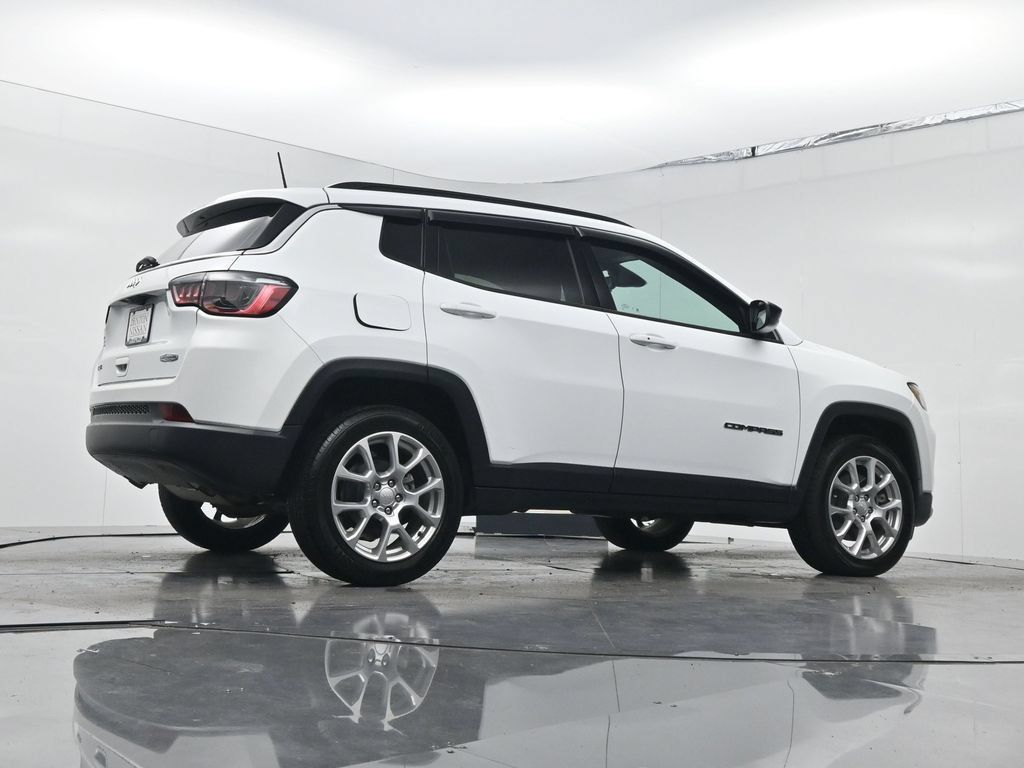 Used 2024 Jeep Compass Latitude AWD/4WD image 22