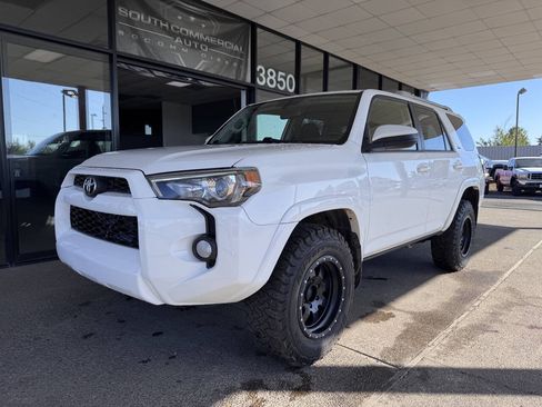 Used 2018 Toyota 4Runner SR5 AWD/4WD image 1