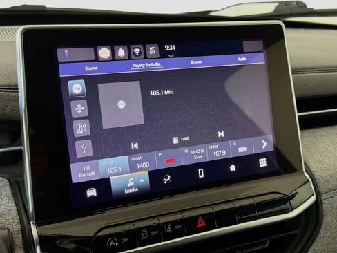 Used 2024 Jeep Compass Latitude image 16