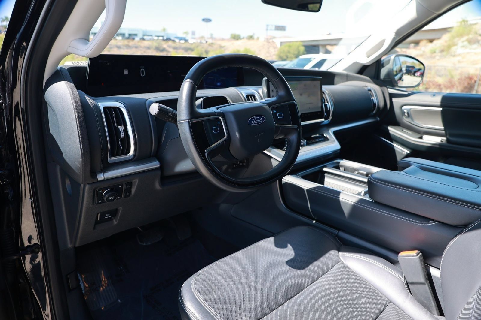 Used 2025 Ford Expedition Platinum w/ Driver's Package AWD/4WD image 18