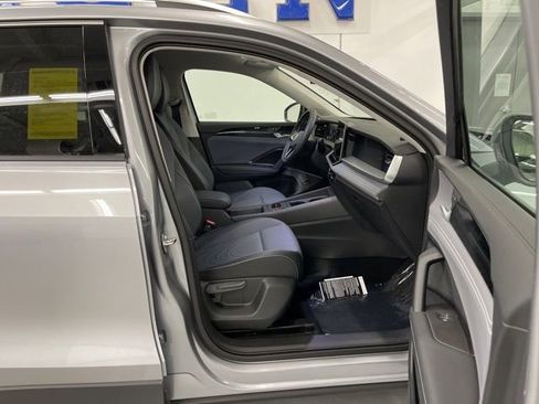 New 2026 Volkswagen Tiguan SE image 13