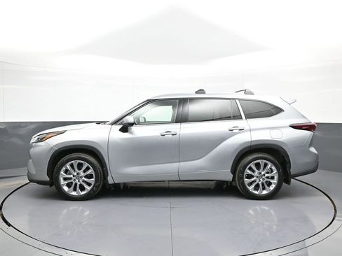 Certified 2024 Toyota Highlander Limited AWD/4WD image 9