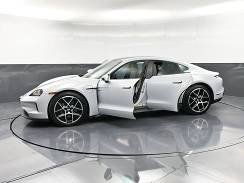 Certified 2025 Porsche Taycan image 39