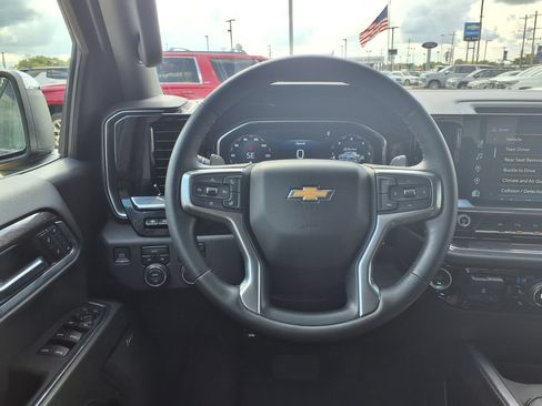 Used 2023 Chevrolet Silverado 1500 LTZ w/ LTZ Premium Package AWD/4WD image 18