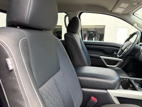 Used 2017 Nissan Titan SV AWD/4WD image 26