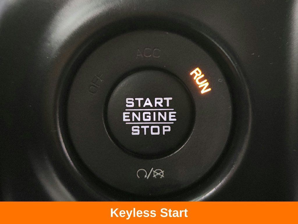 Used 2018 Jeep Wrangler Unlimited Sahara AWD/4WD image 18