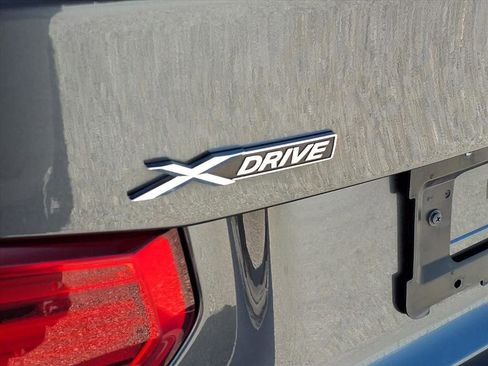 Used 2018 BMW 330i xDrive Sedan w/ Convenience Package image 11