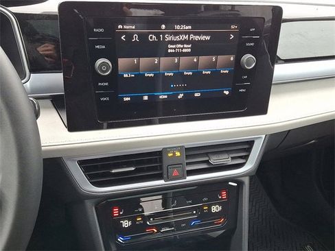 New 2026 Volkswagen Taos SE image 9